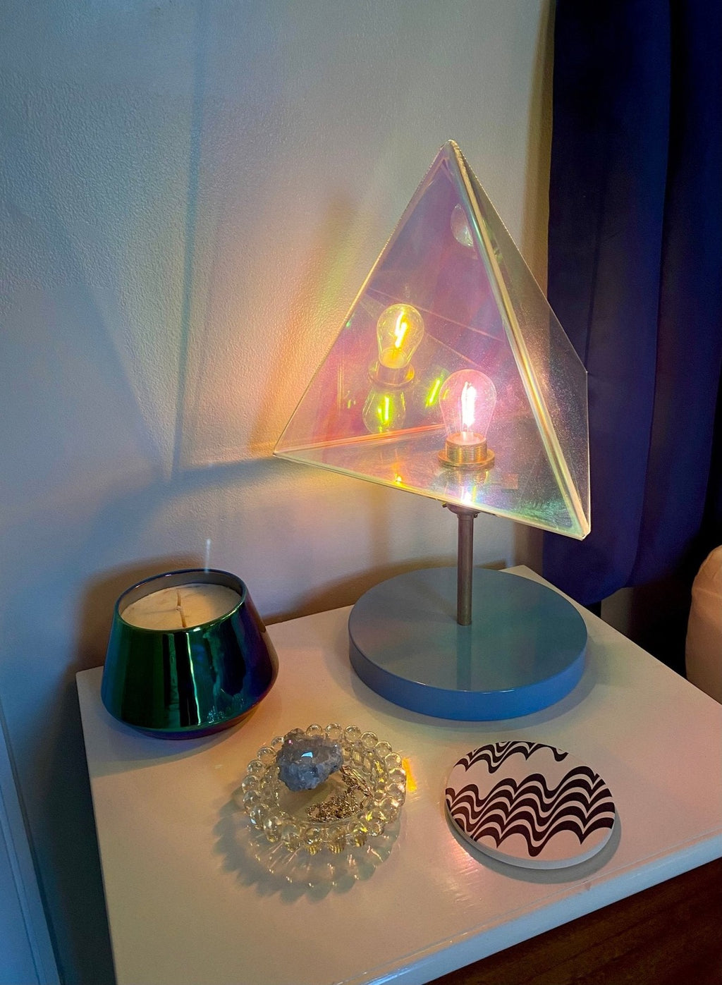 Pyramid iridescent lamp